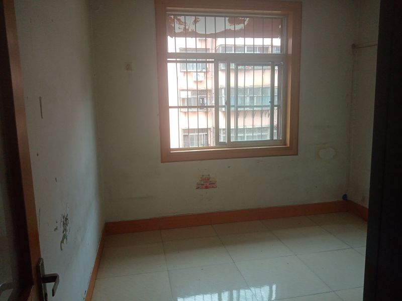 家具家電齊全，暖氣齊全4室2廳