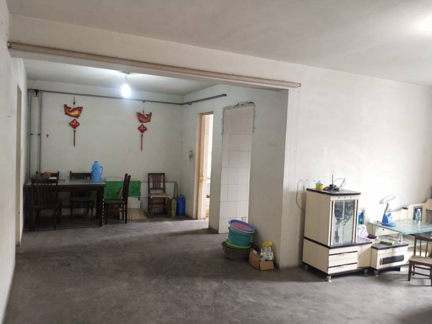 學區房簡裝修3室2廳1衛123m252萬元