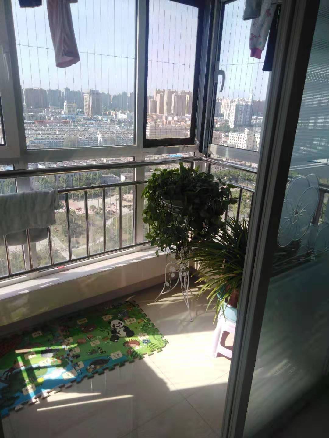 學區房中央城2室2廳1衛98m2全明戶型，朝向采光好。