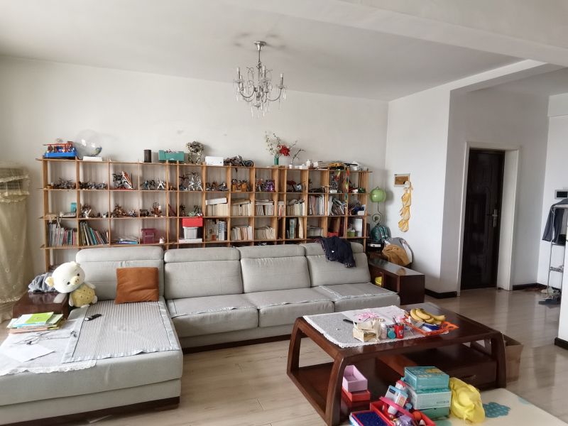 房東置換急售，送全部家具家電，采光好，誠心出售，隨時看房。