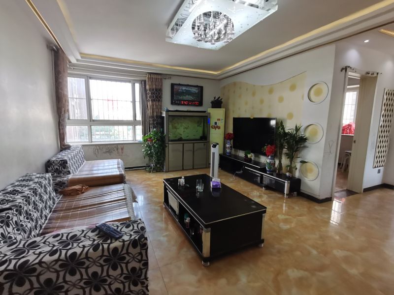 百合花園電梯三樓140.52平西戶，三室兩廳兩衛精裝修