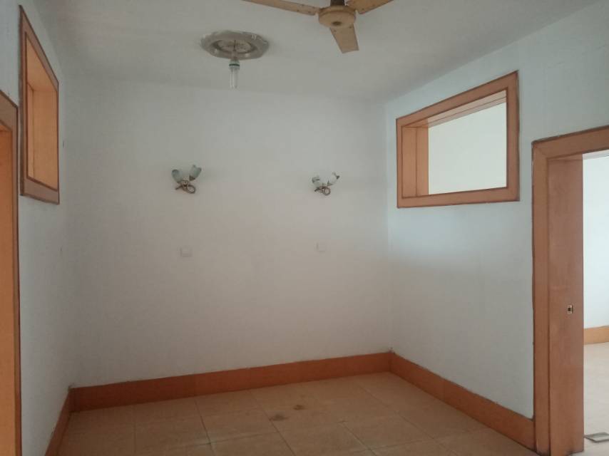 普通裝修2室1廳1衛70m2900元/月