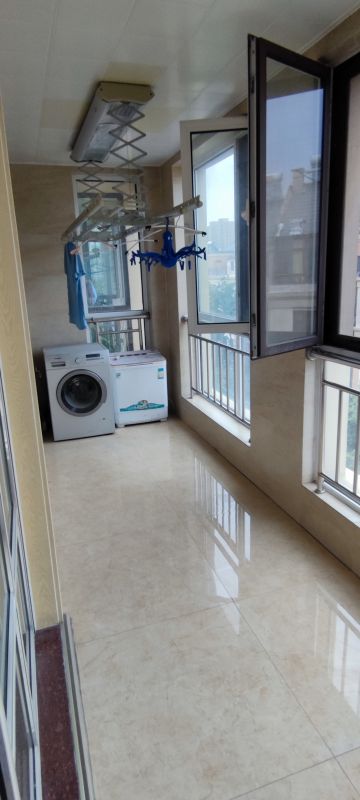 精裝修3室2廳1衛120m22500元/月