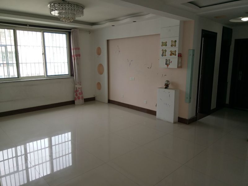 房東直售！3室2廳1衛124萬元116.67m2普通裝修。