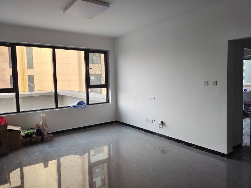 普通裝修3室2廳2衛137m22200元/月