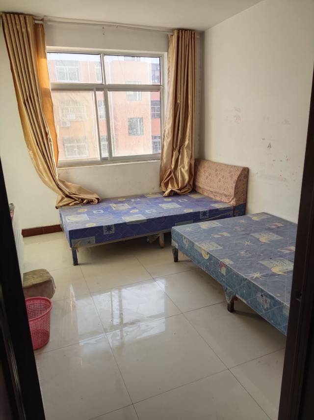 普通裝修2室1廳1衛60m2900元/月