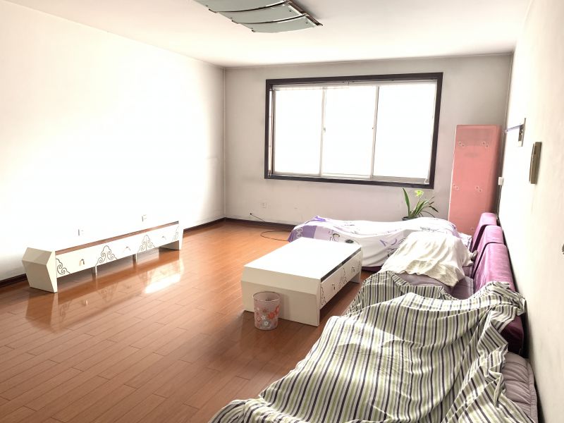 普通裝修3室2廳1衛147m2148萬元