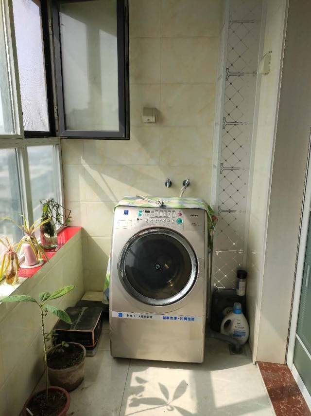 精裝修2室2廳1衛105m21400元/月