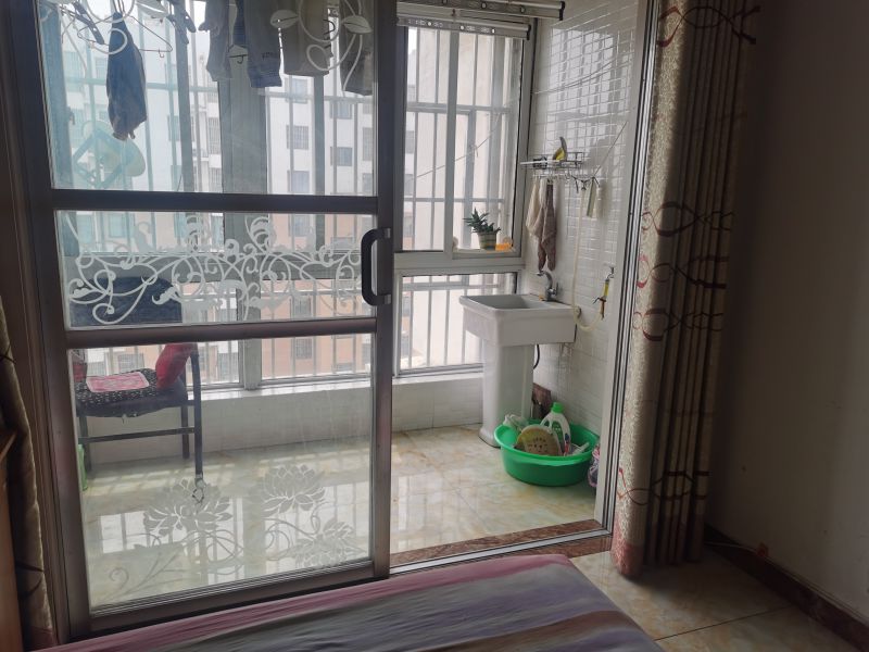 安康花園一期黃金9層，包過戶，送儲藏室。