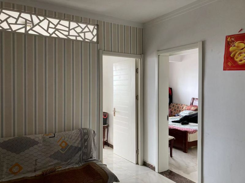 普通裝修2室1廳1衛74m282萬元