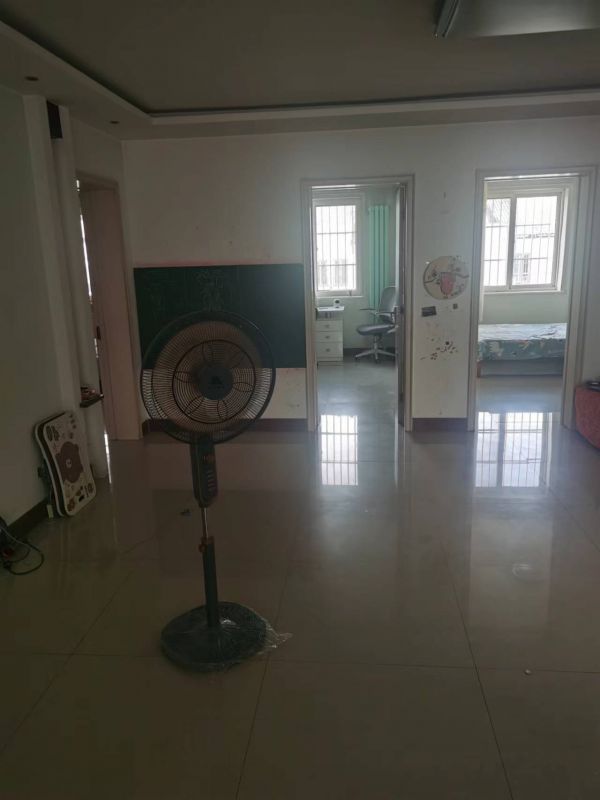 3室2廳1衛， 繁華商圈，近學校，好房出租。