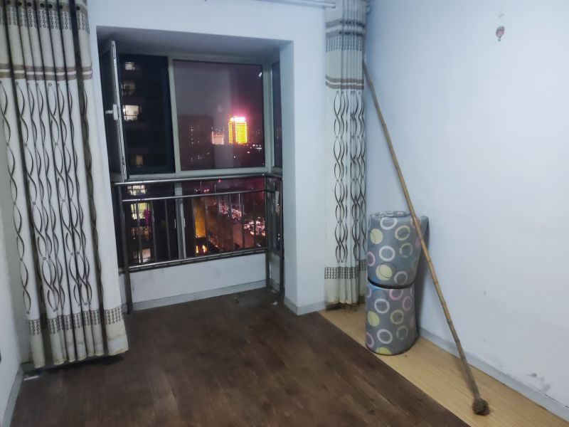 普通裝修2室2廳1衛102m21500元/月