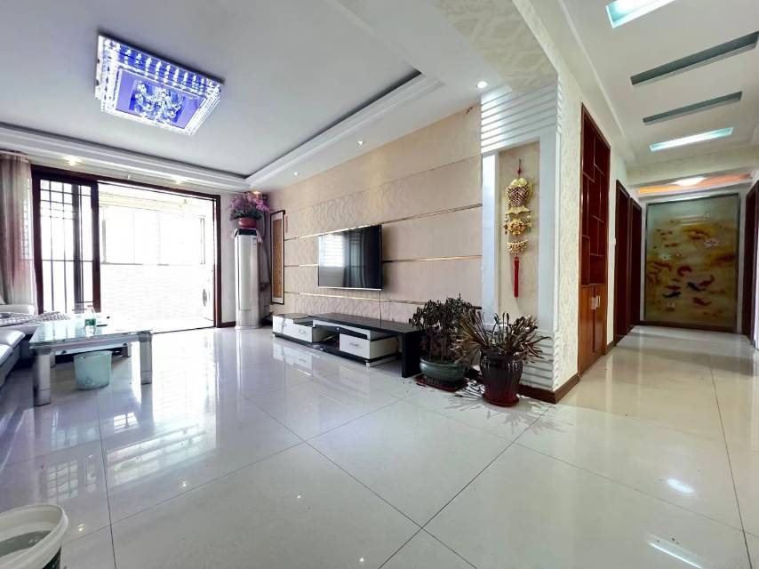 普通裝修3室3廳1衛126m2110萬元