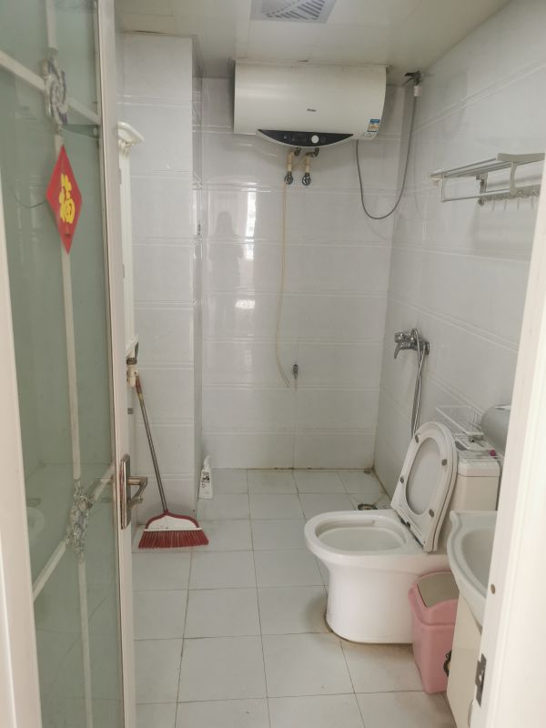 普通裝修2室2廳1衛92m21450元/月