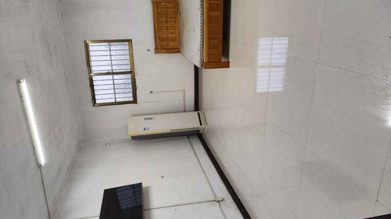 普通裝修5室3廳2衛360m2880元/月