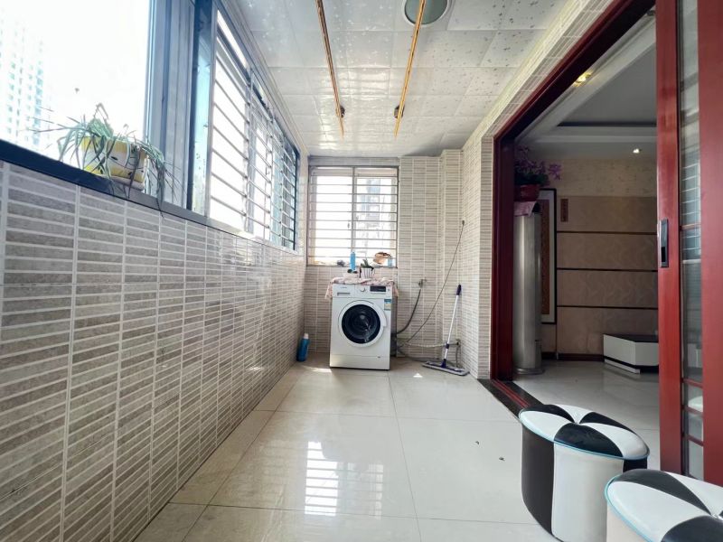 普通裝修3室4廳1衛154m22500元/月