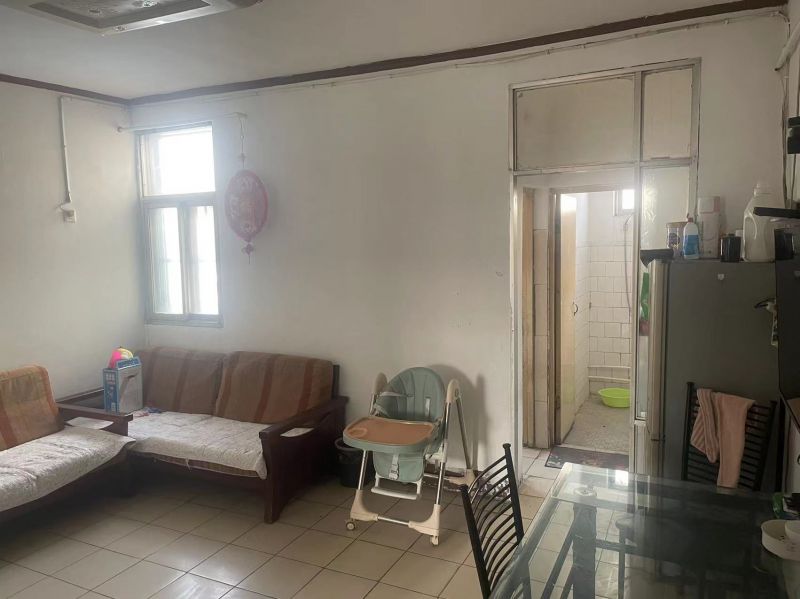 3室1廳1衛， 繁華商圈，近學校，好房出租。