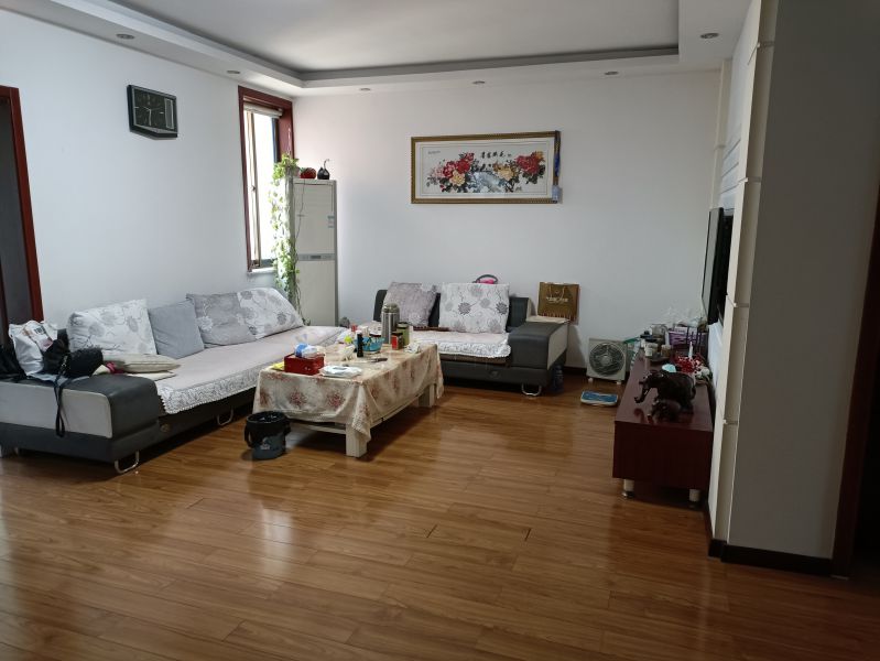 居家自住好房出售！3室2廳1衛116萬元108m2精裝修。