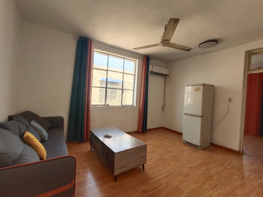 普通裝修3室1廳1衛80m21250元/月