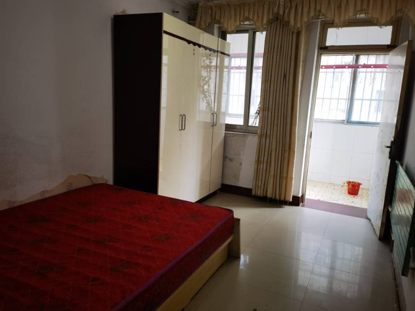 普通裝修3室1廳1衛90m21100元/月