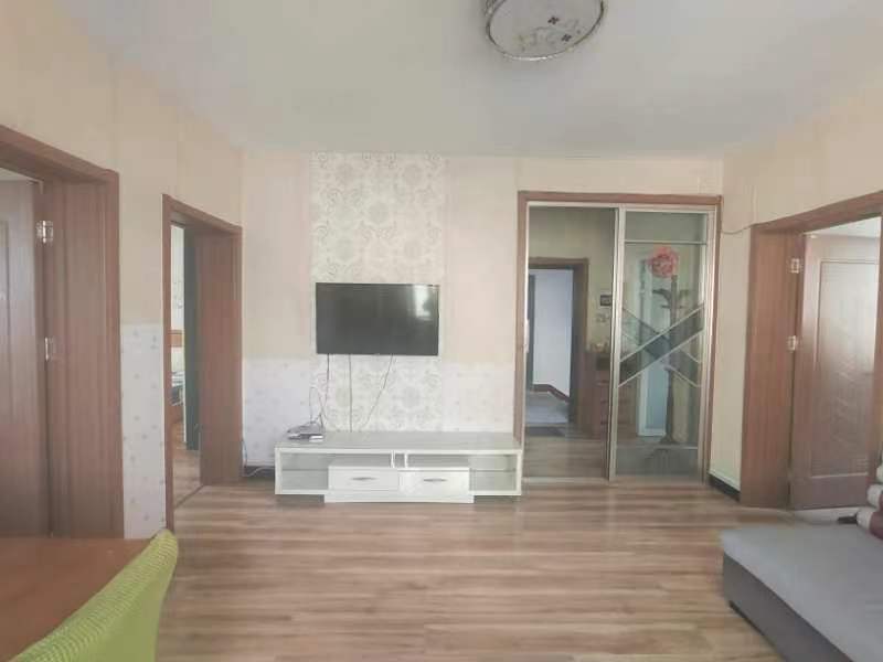 普通裝修3室1廳1衛89m21350元/月