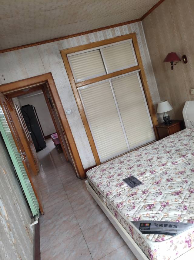 普通裝修3室1廳1衛107m21200元/月