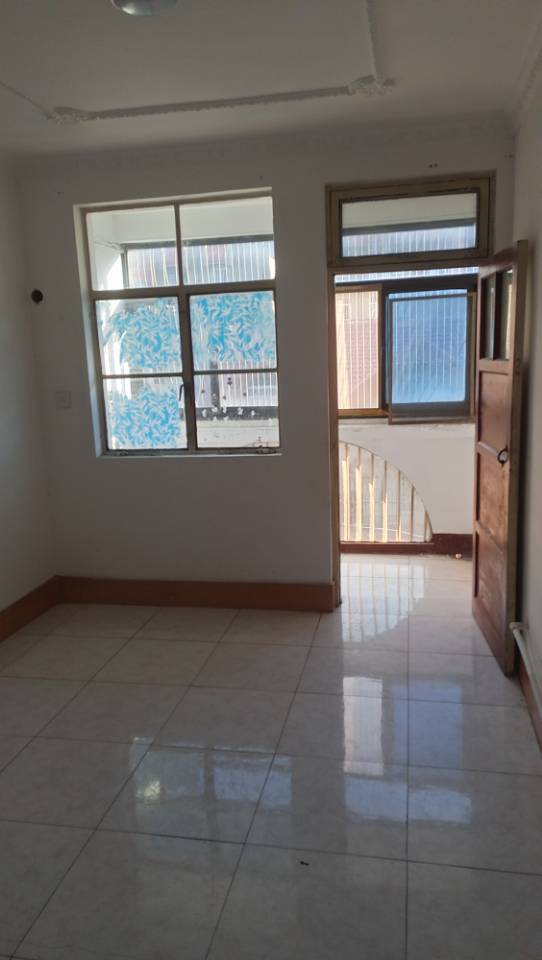 普通裝修3室1廳1衛74m21100元/月