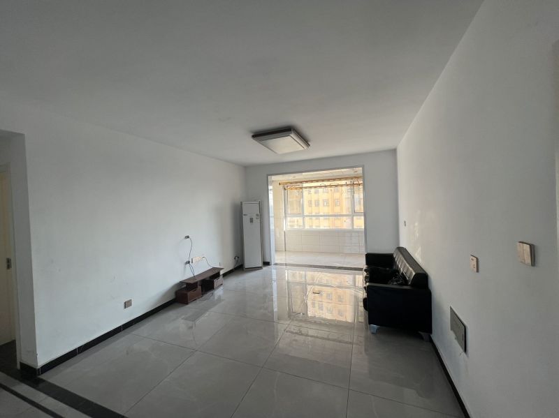 普通裝修3室1廳1衛135m21200元/月