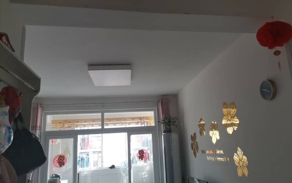 普通裝修3室2廳1衛93m216萬元