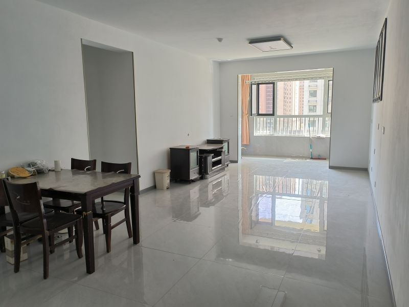 品質小區！4室2廳2衛141m2，近學校，隨時看房。