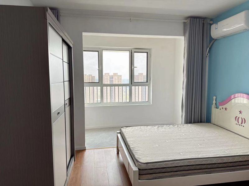 精裝修3室2廳2衛158m2399元/月