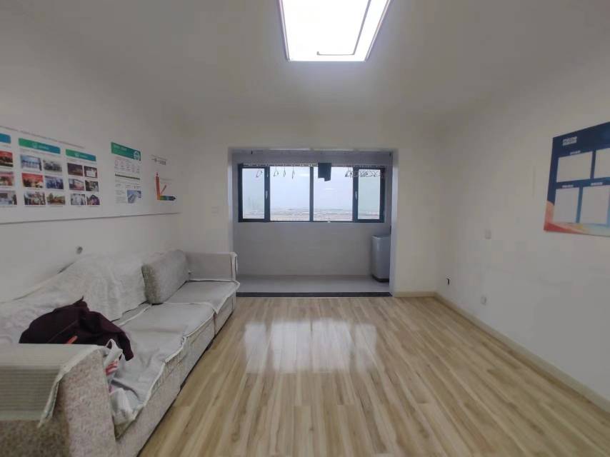 普通裝修3室2廳2衛129m21600元/月