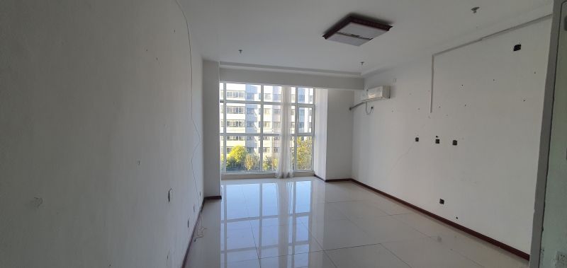 普通裝修1室1廳1衛53m21100元/月