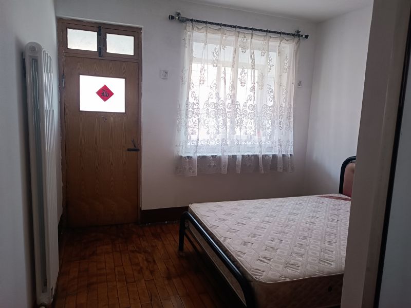 普通裝修3室1廳1衛90m21700元/月