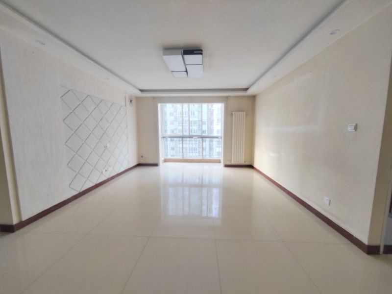 新上！急售好房，3室2廳1衛118m2普通裝修。