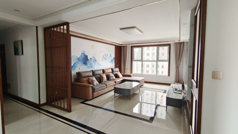 精裝修3室2廳2衛140m2115萬元