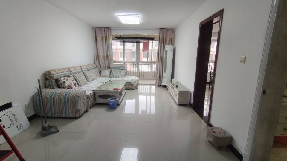 城東三室，基本都有，3室2廳1衛95m21350元/月