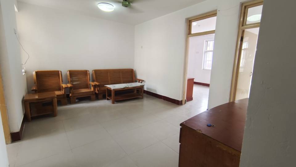 步梯2樓3室2廳1衛90m265萬元