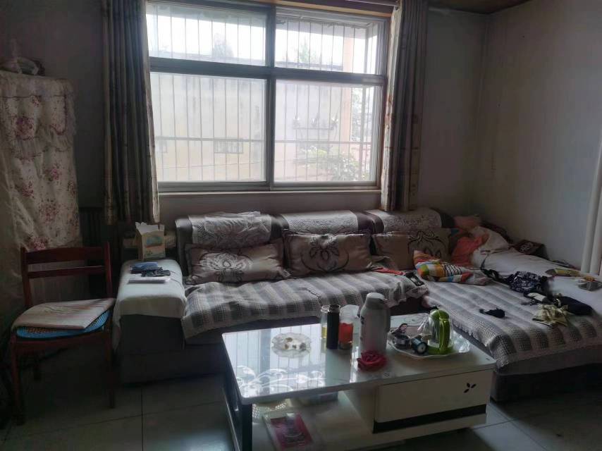 3室1廳1衛， 繁華商圈，近學校，好房出租。