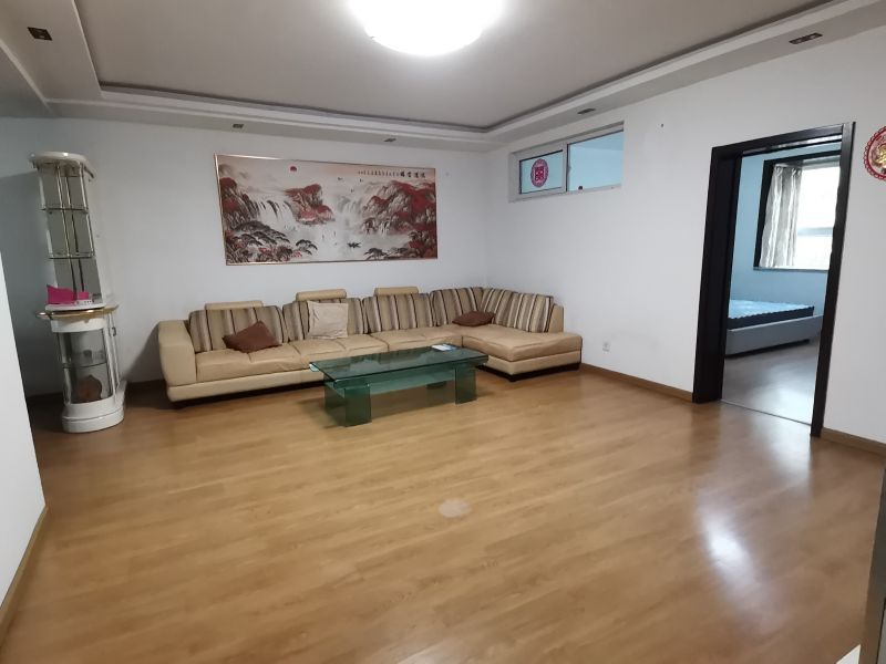 品質小區！3室2廳1衛130m2，拎包入駐，隨時看房。