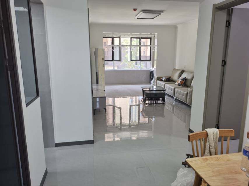 精裝修2室2廳1衛95m21300元/月