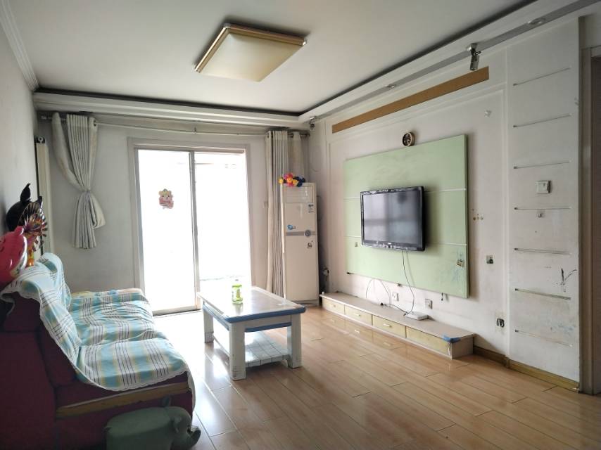 精裝修3室2廳1衛110m21450元/月