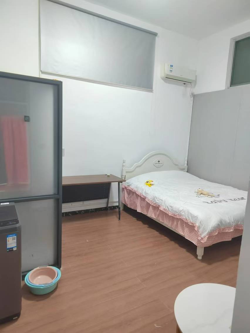 精裝修1室1廳1衛76m21200元/月