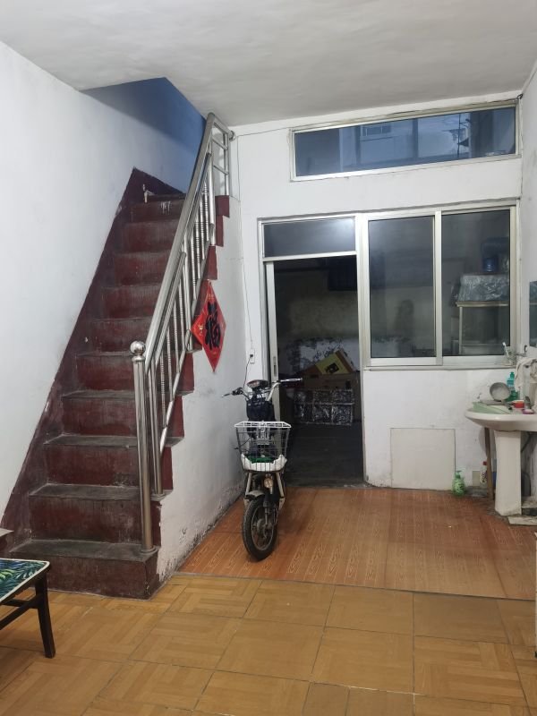 3室1廳0衛， 繁華商圈，近學校，好房出租。