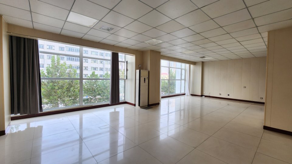 人民醫院對過寫字樓1室1廳1衛1200m22200元/月