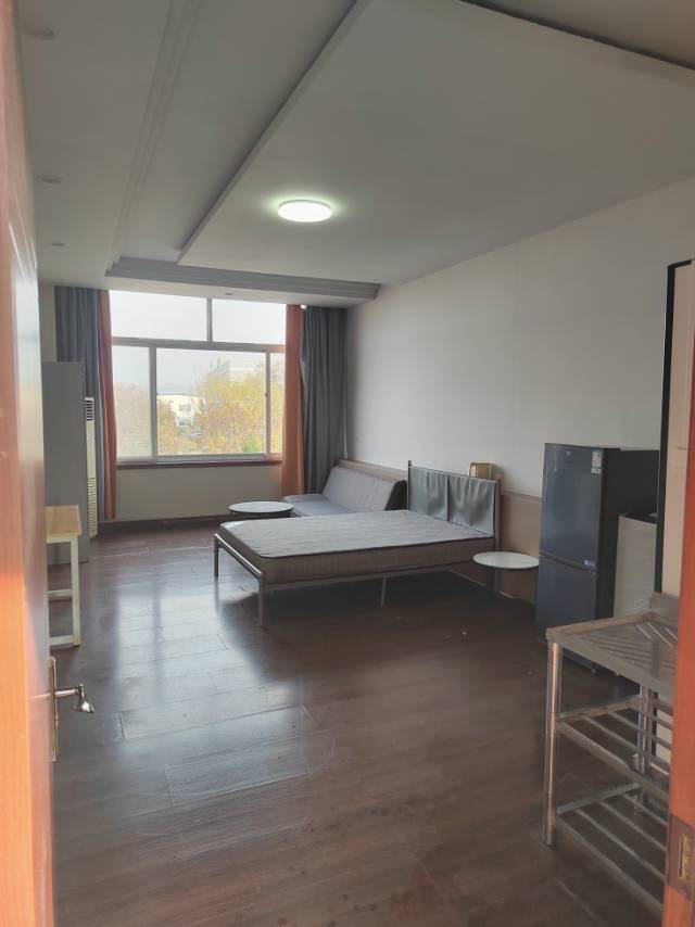 精裝修1室1廳1衛60m2800元/月