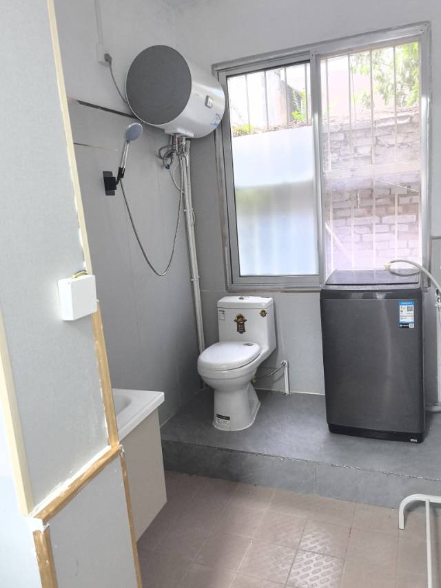 精裝修1室0廳1衛39m2600元/月