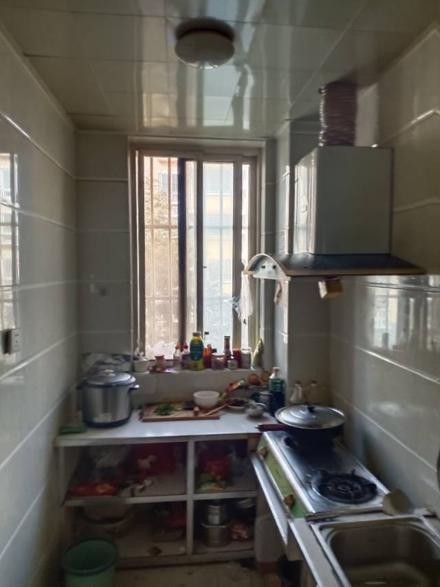 普通裝修2室1廳1衛72m2835元/月