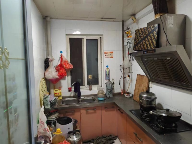 精致裝修提包即住電視沙發茶幾電視柜熱水器衣櫥