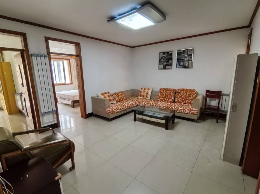 普通裝修3室2廳1衛103m21580元/月